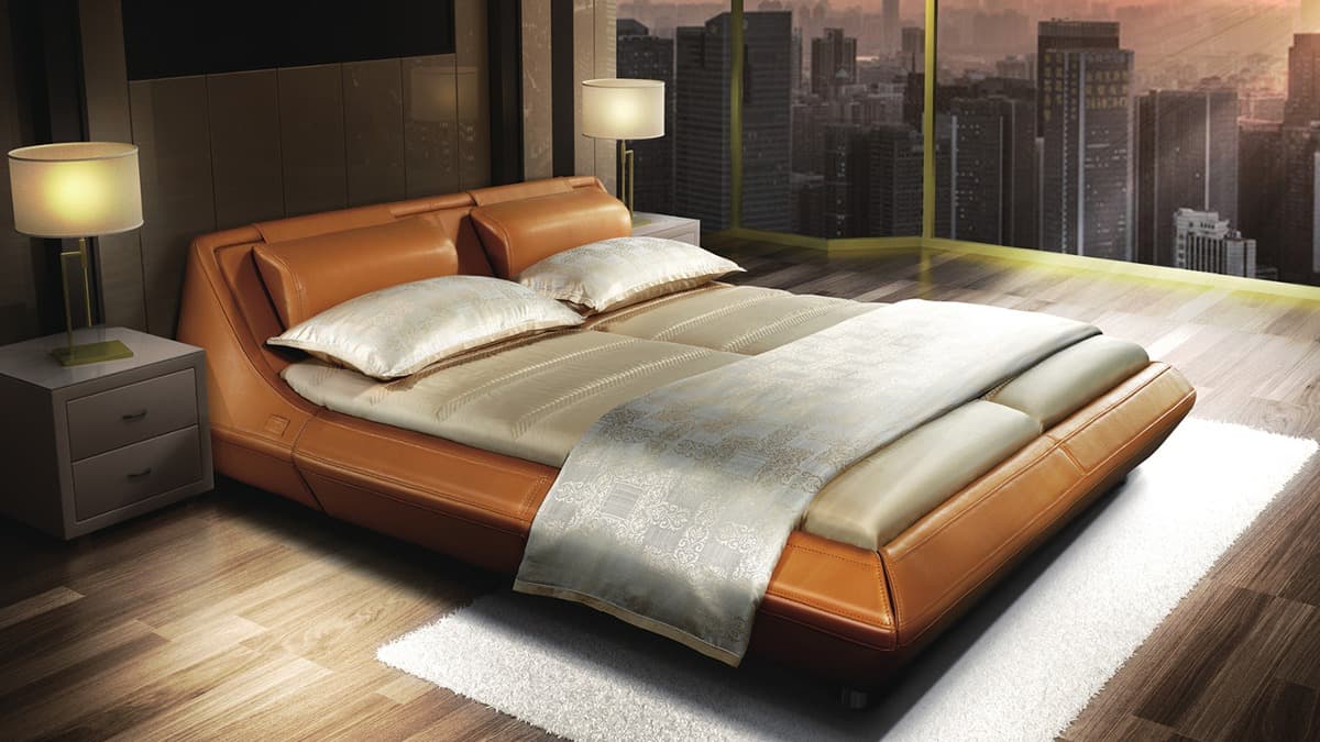 Натуральная постель. Кровать из натуральной кожи. Кровать кожаная двуспальная.